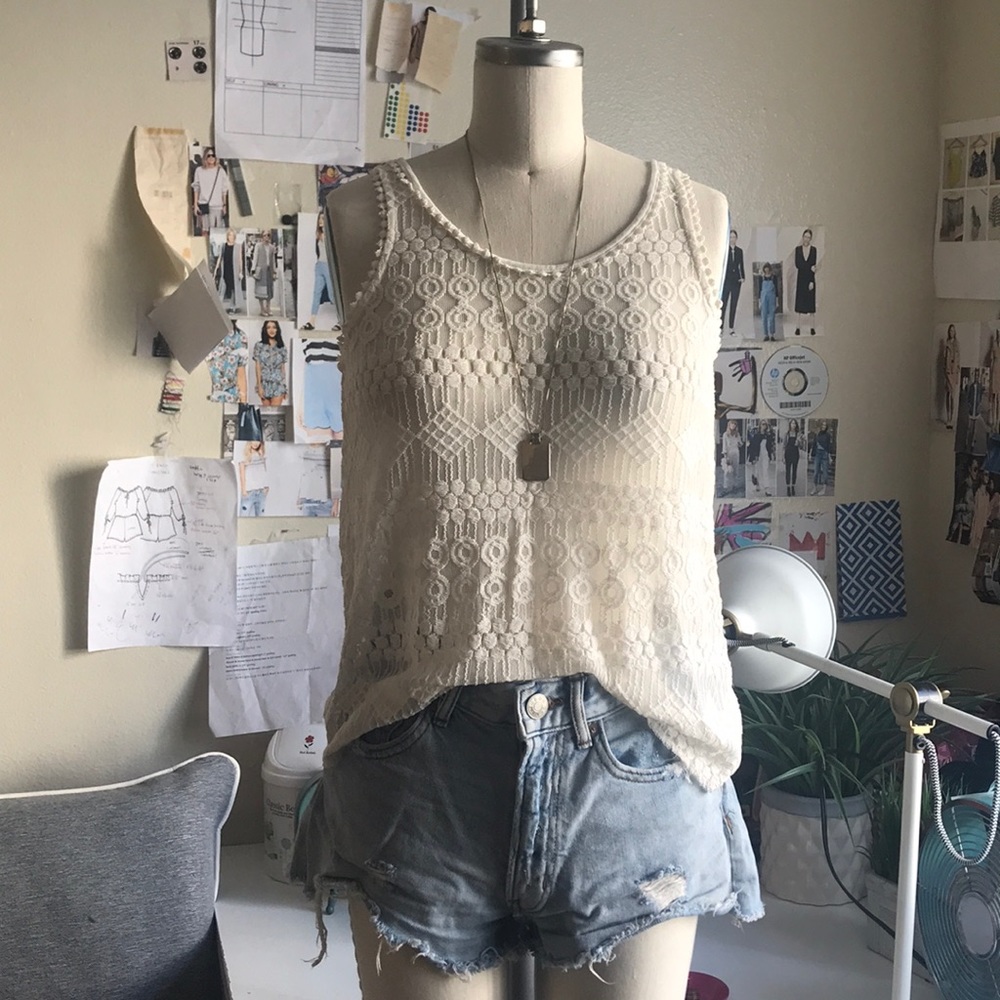 Lace sleeveless top